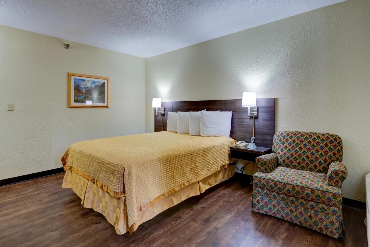 Continental Inn - Шарлотт Экстерьер фото